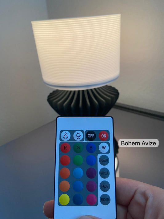 Modern Tarzda RGB Akıllı Abajur (Kumandalı, 12 farklı renkte) Renkli Ambiyans