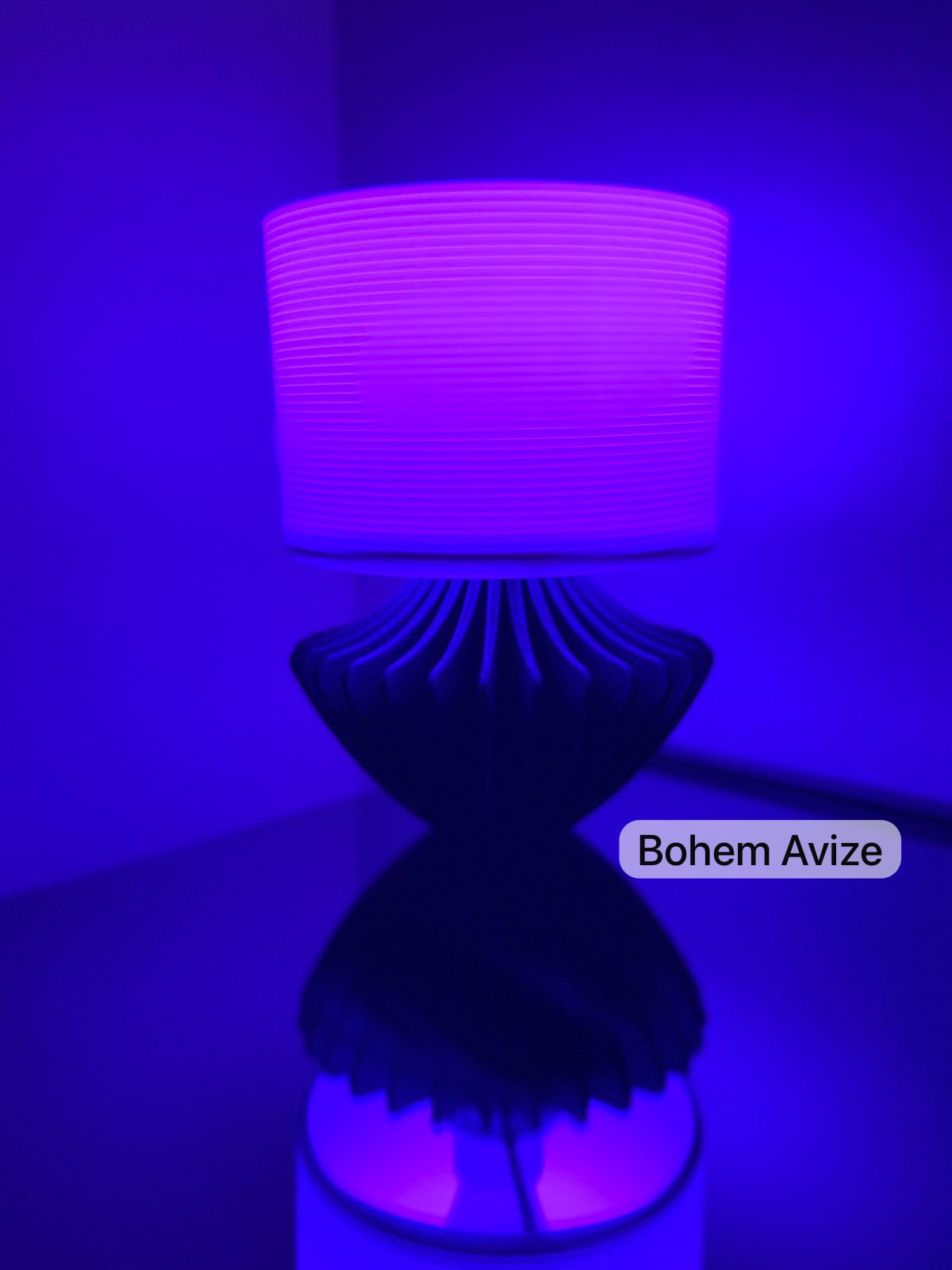 Modern Tarzda RGB Akıllı Abajur (Kumandalı, 12 farklı renkte) Renkli Ambiyans