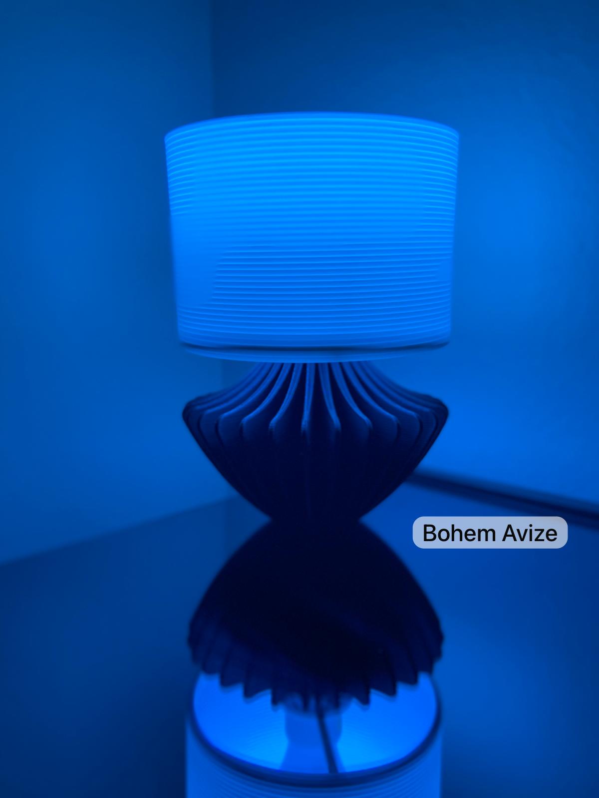 Modern Tarzda RGB Akıllı Abajur (Kumandalı, 12 farklı renkte) Renkli Ambiyans