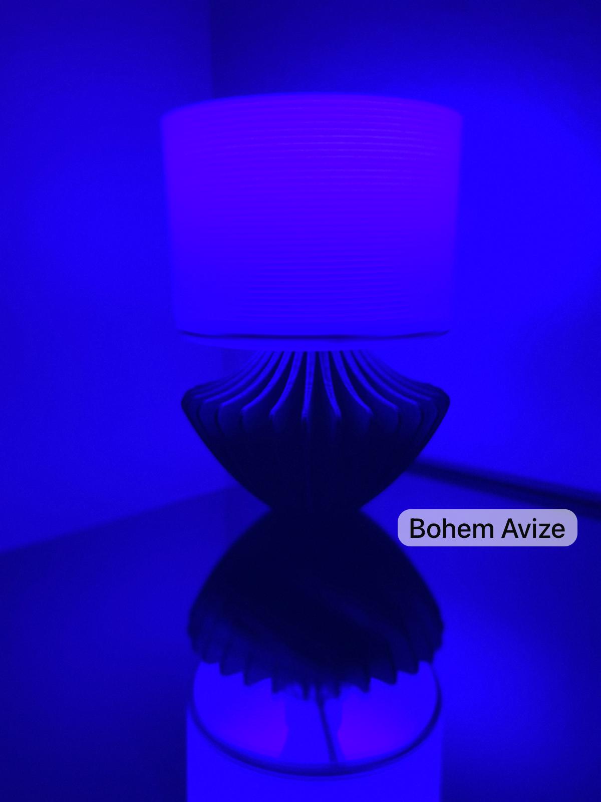 Modern Tarzda RGB Akıllı Abajur (Kumandalı, 12 farklı renkte) Renkli Ambiyans